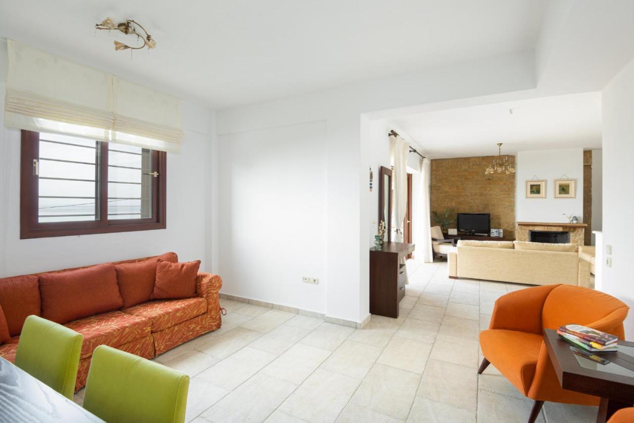 Case de vacanță Seagrove, Beachfront In Possidi #feelslikehome *