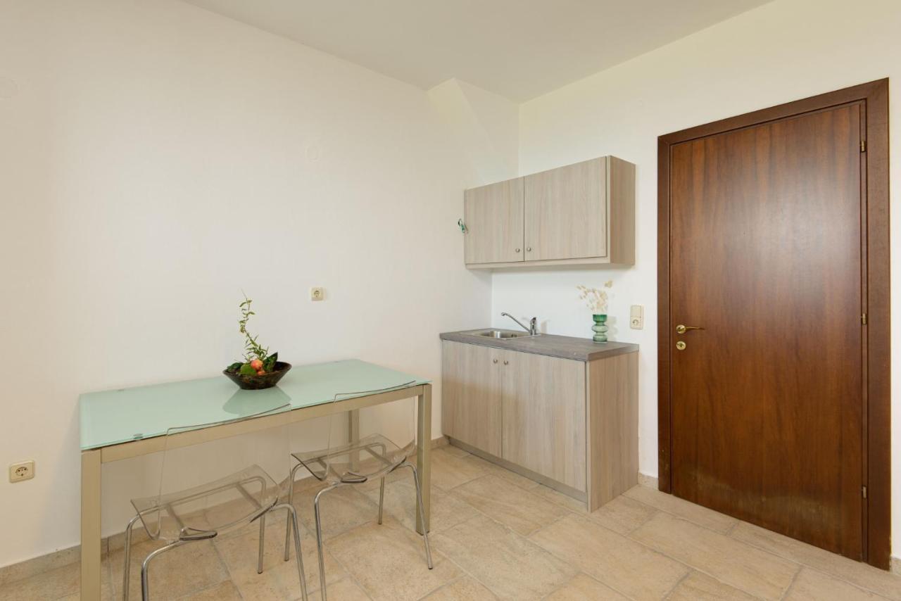 Case de vacanță Seagrove, Beachfront In Possidi #feelslikehome *